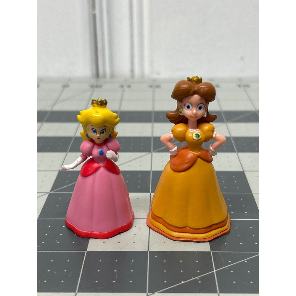 Nintendo Princess Peach Daisy 2007 Mini Figures 2.5" 2pcs Mari Bros Cake Topper